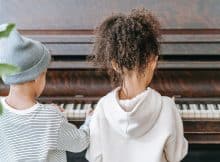 Aprender a tocar instrumento musical de niño fortalece el cerebro