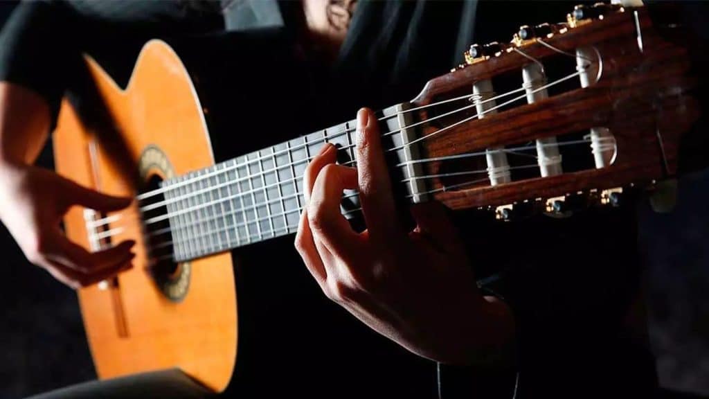 ¿Cuales son las características de la guitarra clásica?